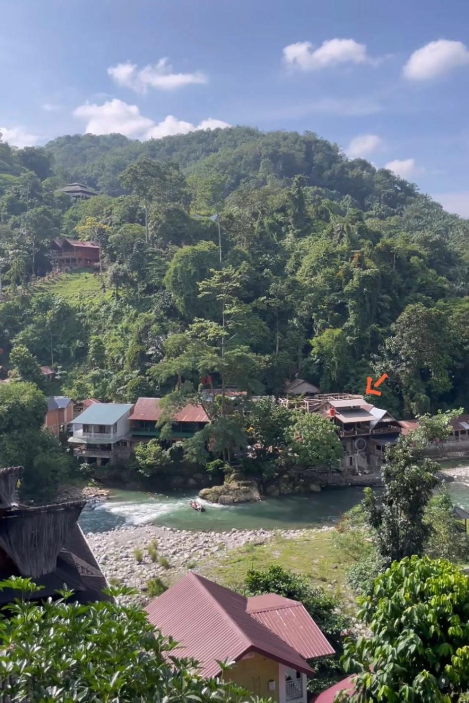 Hotel Charlys Little House Bukit Lawang Esterno foto