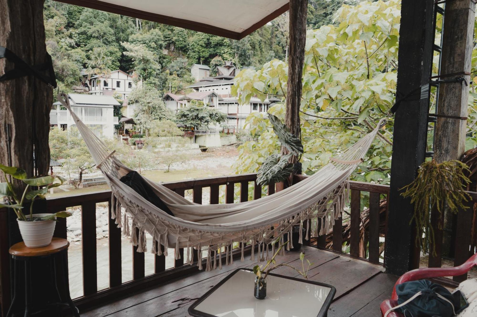 Hotel Charlys Little House Bukit Lawang Esterno foto