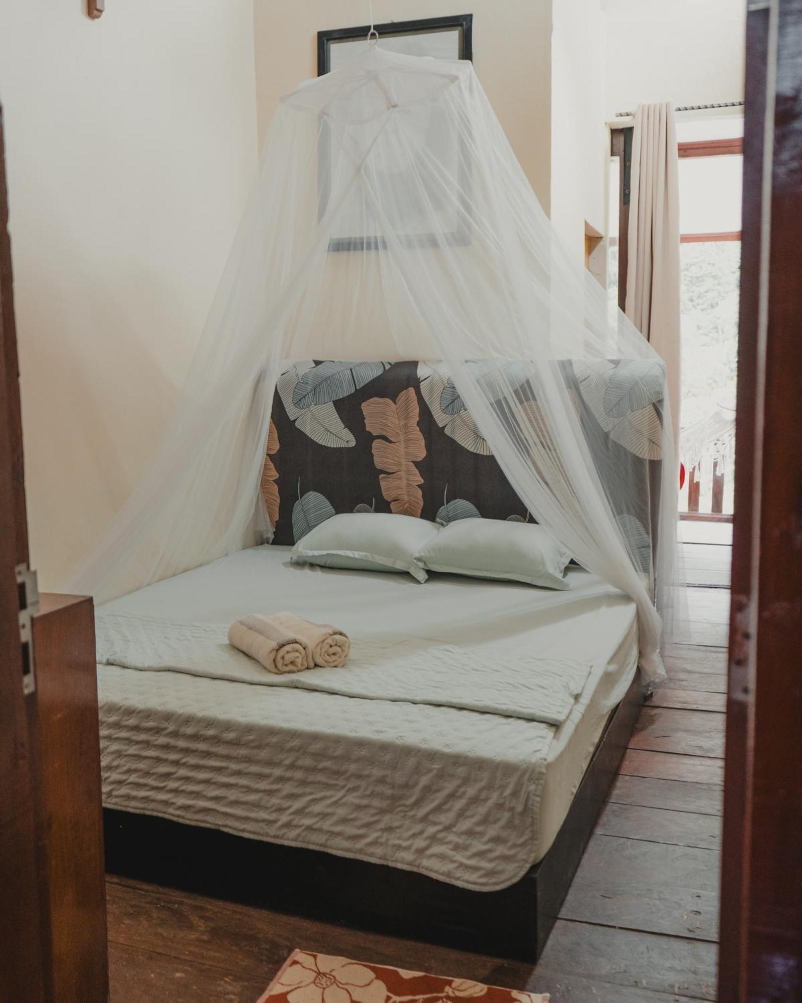 Hotel Charlys Little House Bukit Lawang Esterno foto