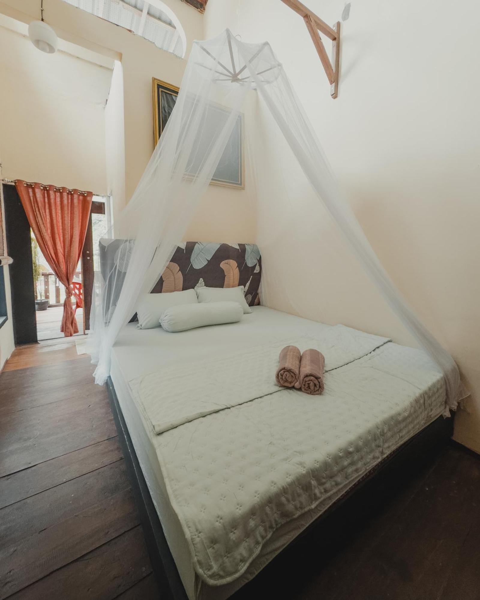 Hotel Charlys Little House Bukit Lawang Esterno foto