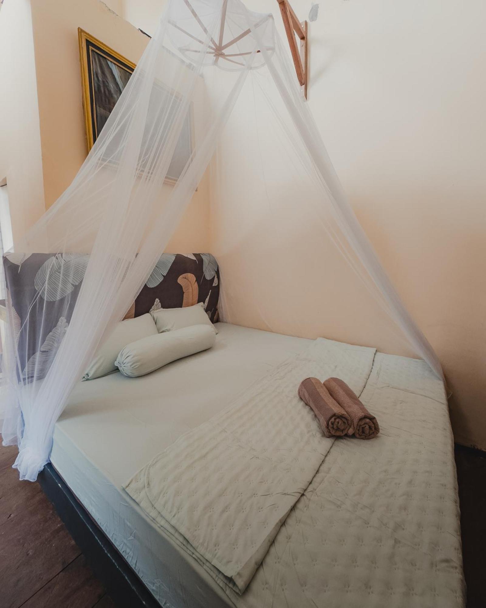 Hotel Charlys Little House Bukit Lawang Esterno foto