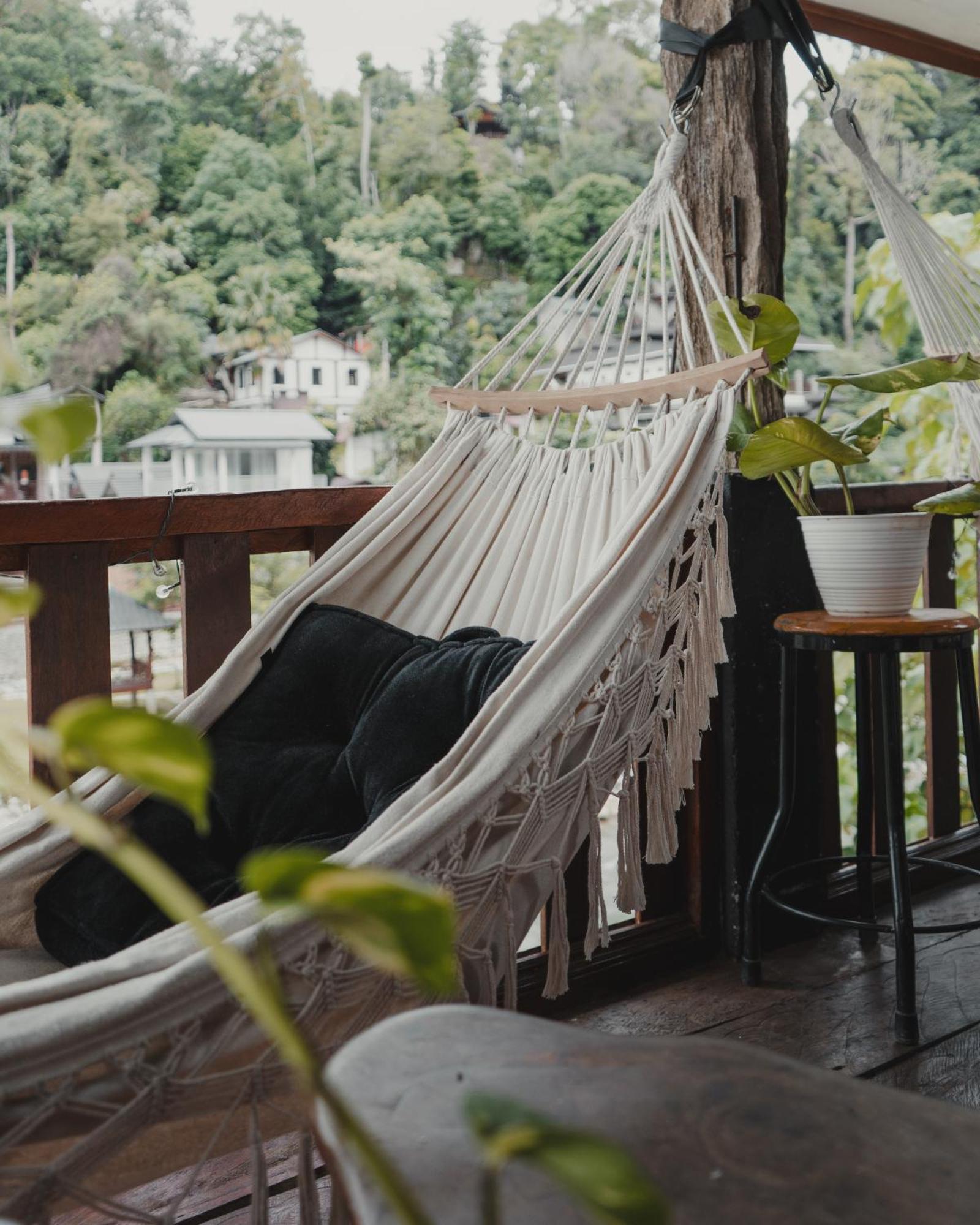 Hotel Charlys Little House Bukit Lawang Esterno foto