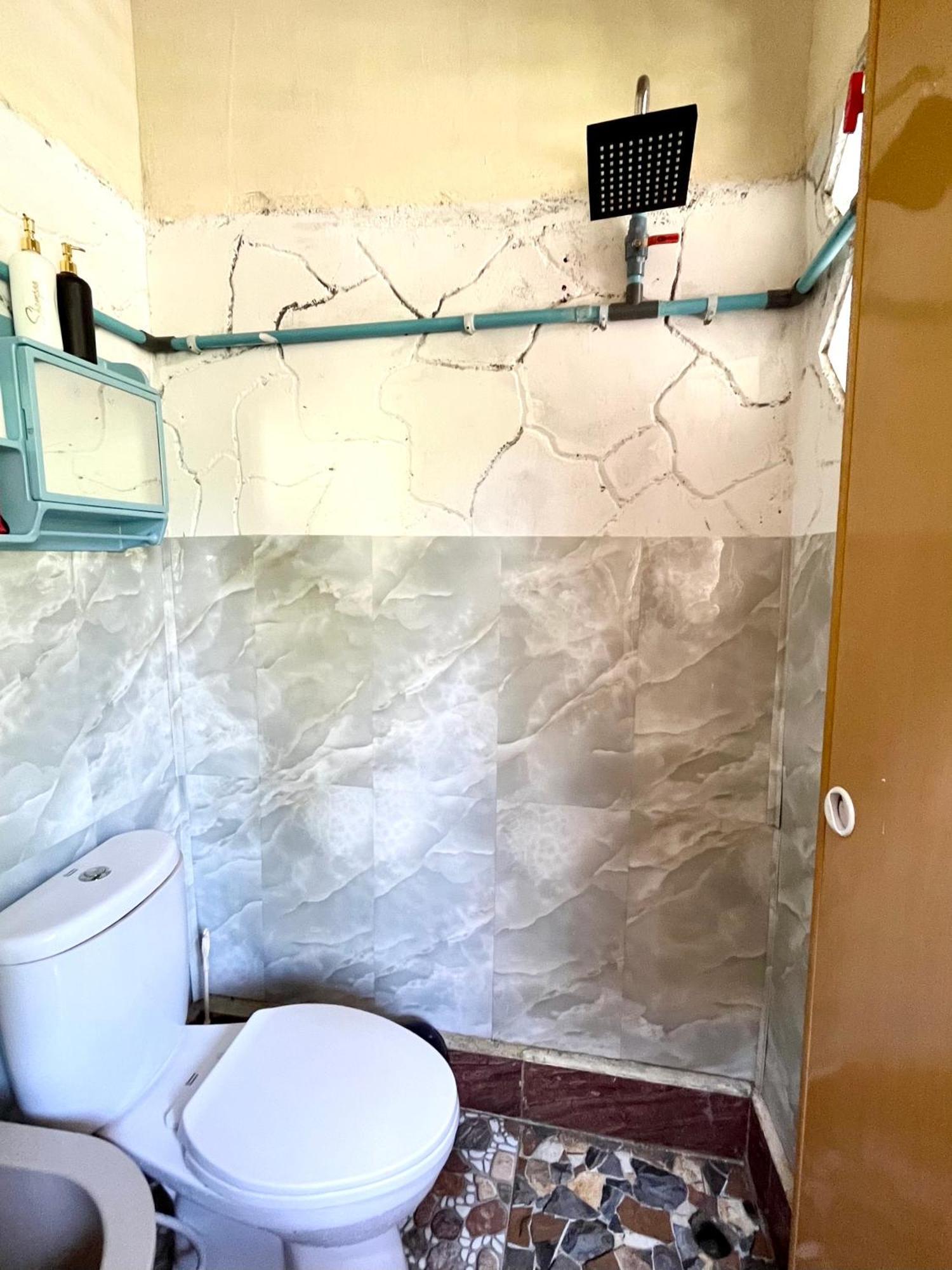 Hotel Charlys Little House Bukit Lawang Esterno foto